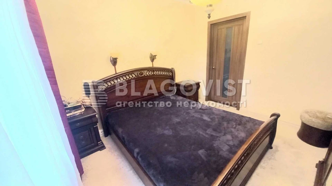 Sale of a 2-room apartment at Chornovola 8, near the Vokzal metro station, Brest Street