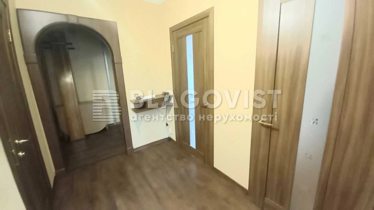 Sale of a 2-room apartment at Chornovola 8, near the Vokzal metro station, Brest Street