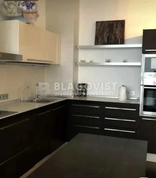 Продажа 2-х комнатной квартиры с ремонтом, центр метро Печерская, улица Коновальца, 32 Г