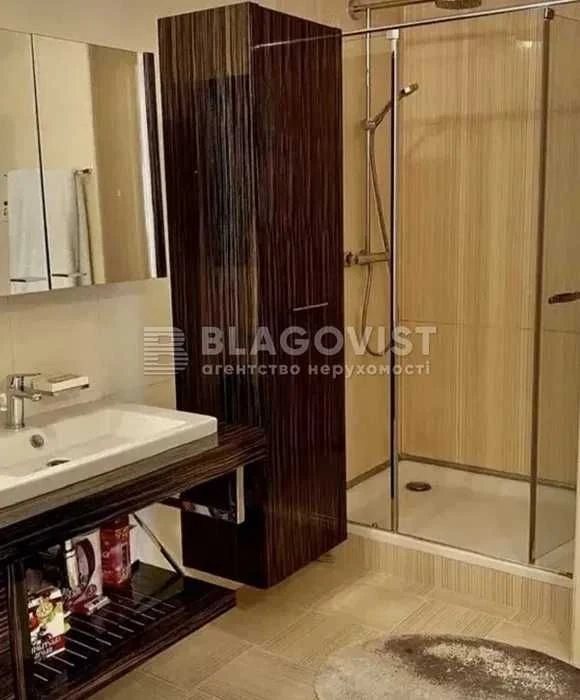 Продажа 2-х комнатной квартиры с ремонтом, центр метро Печерская, улица Коновальца, 32 Г