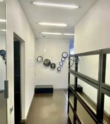 Продажа 2-х комнатной квартиры с ремонтом, центр метро Печерская, улица Коновальца, 32 Г