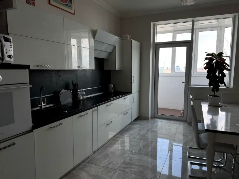Apartment for Sale: 4-room, 98 sq m, 21/22 floor