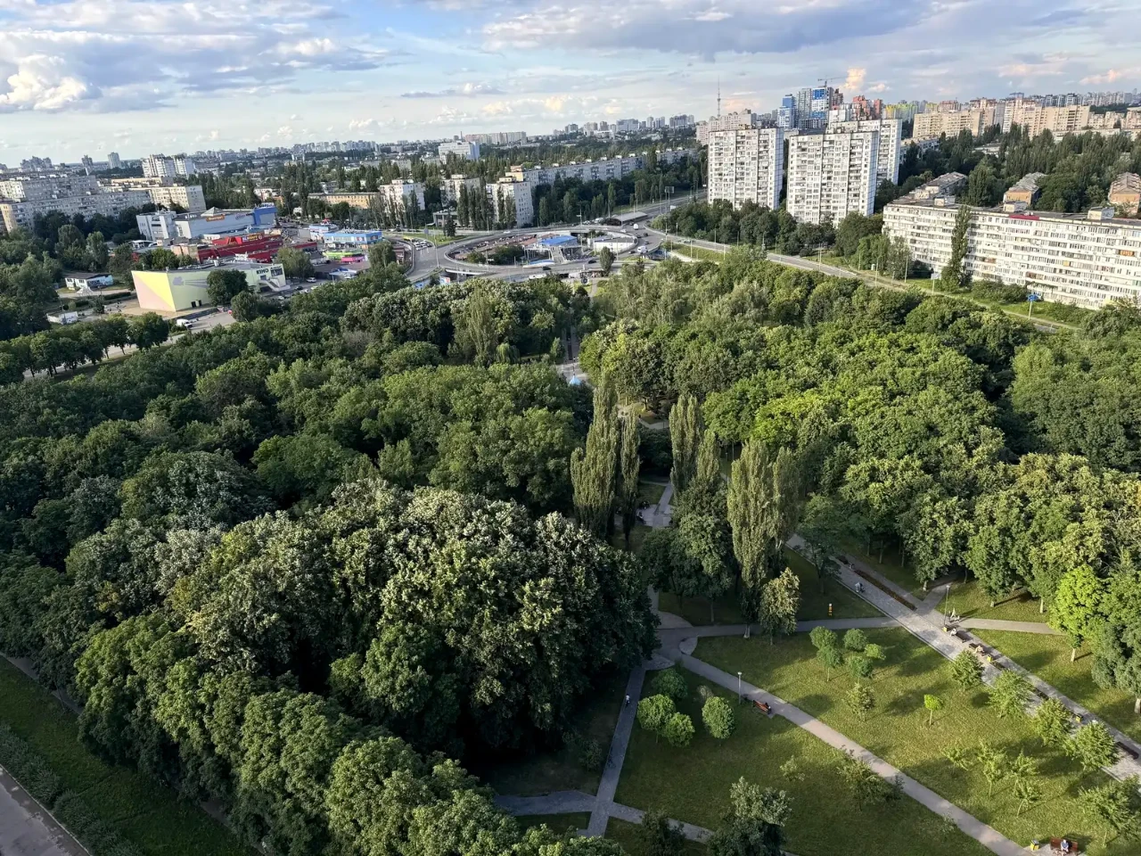 Apartment for Sale: 4-room, 98 sq m, 21/22 floor
