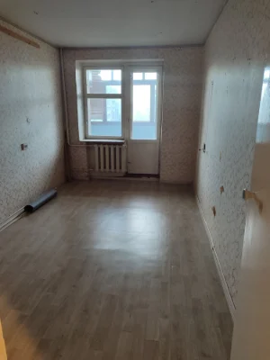 Selling my 4-room apartment on пр. Центральний.