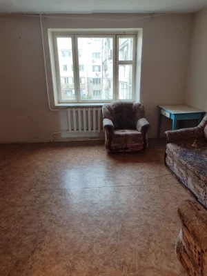 Selling my 4-room apartment on пр. Центральний.