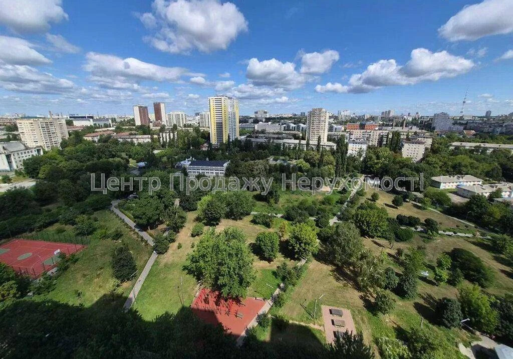 Sale of a 3-bedroom apartment 103. 3 m², 17/19 floors, ЖК Козацький, Kyiv