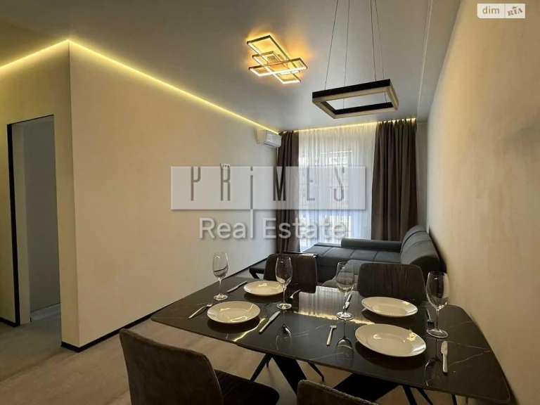 Apartment for Sale, Holosiiv