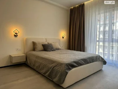 Apartment for Sale, Holosiiv