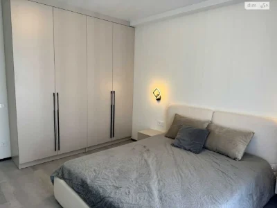 Apartment for Sale, Holosiiv