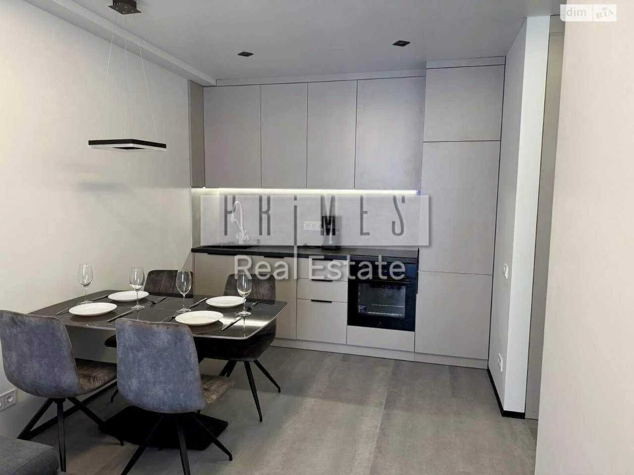 Apartment for Sale, Holosiiv
