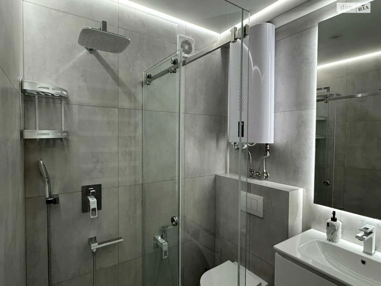 Apartment for Sale, Holosiiv