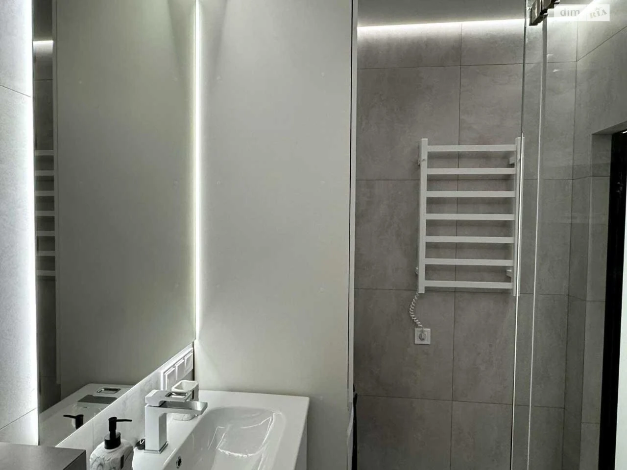 Apartment for Sale, Holosiiv