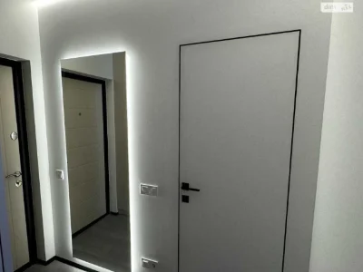 Apartment for Sale, Holosiiv