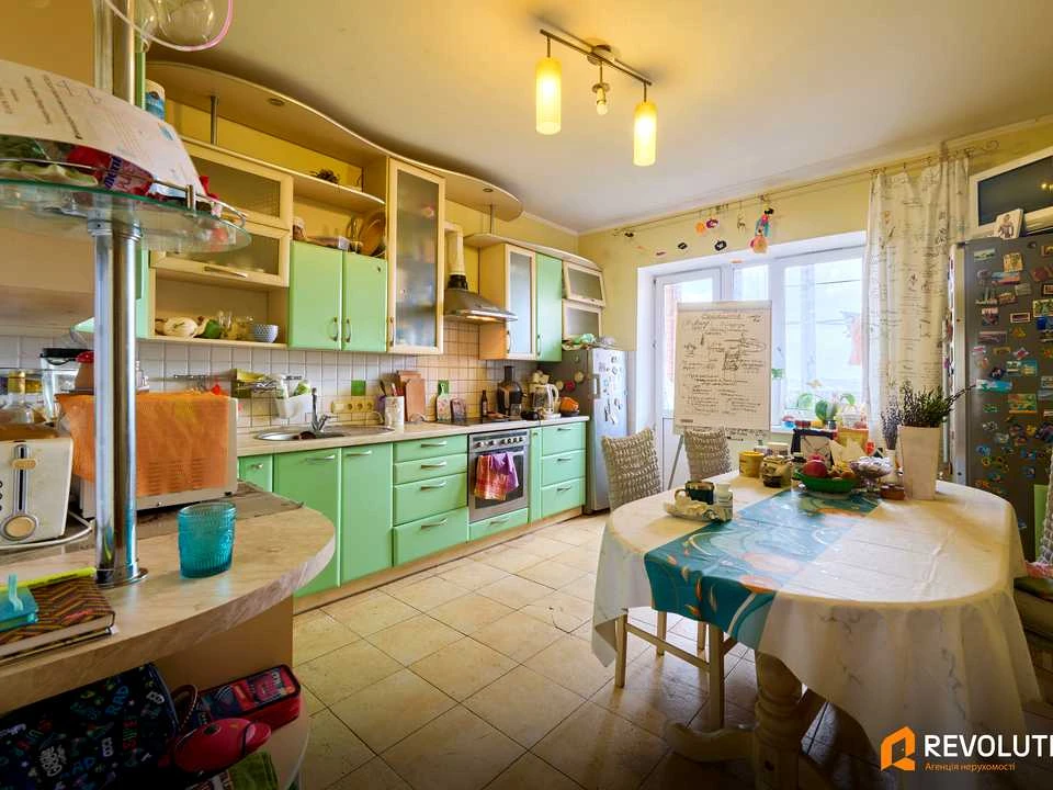 Квартира. Київ, Науки просп.