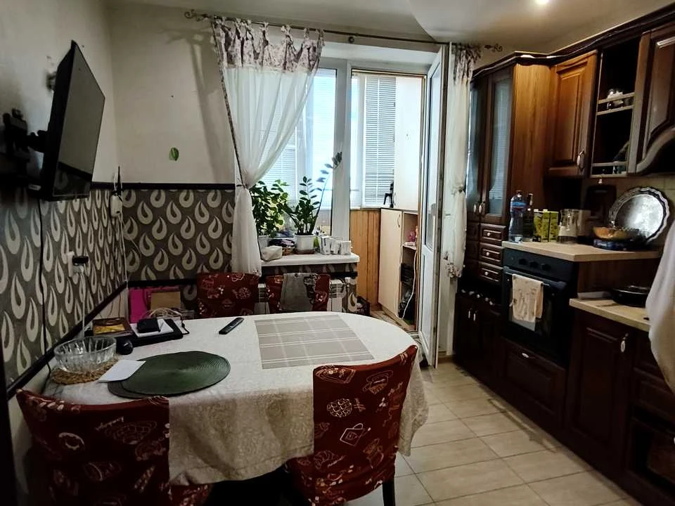 Apartment. Borispol'skaya st.