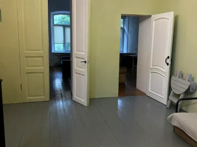 Продажа квартиры 4-комн. 100 м² 2/2 этажа