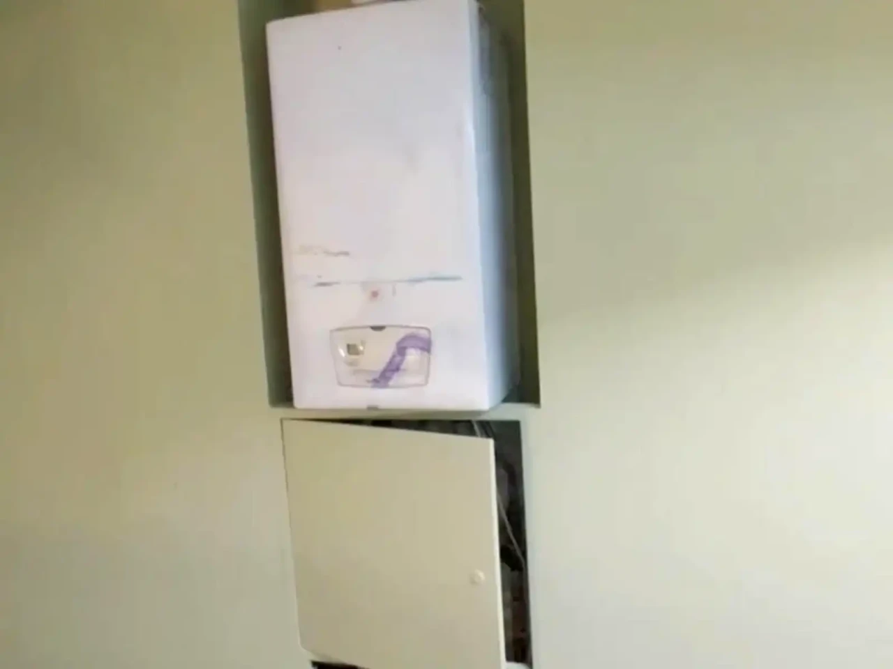 Продажа квартиры 4-комн. 100 м² 2/2 этажа