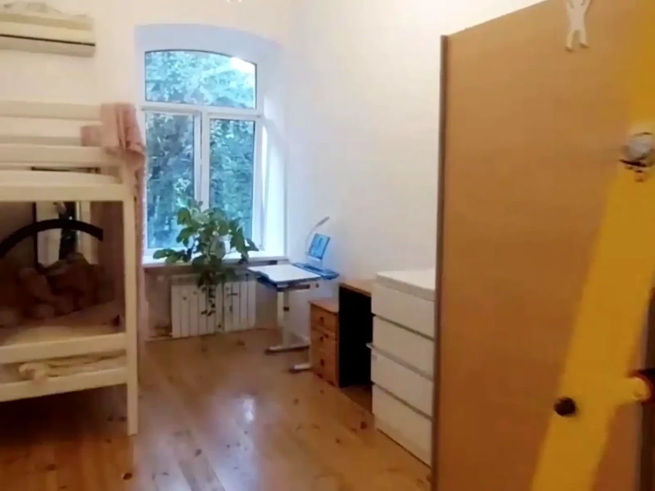 Продажа квартиры 4-комн. 100 м² 2/2 этажа