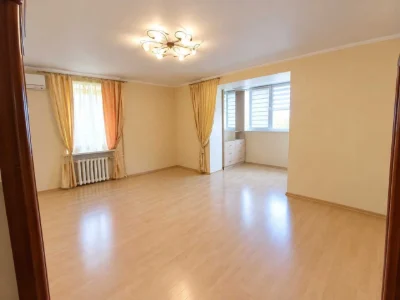 Продам квартиру на Таирова .
