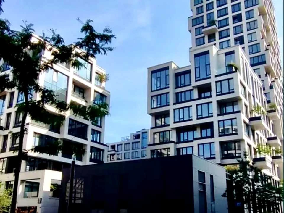 Квартира. Київ, Гарет Джонса вул.
