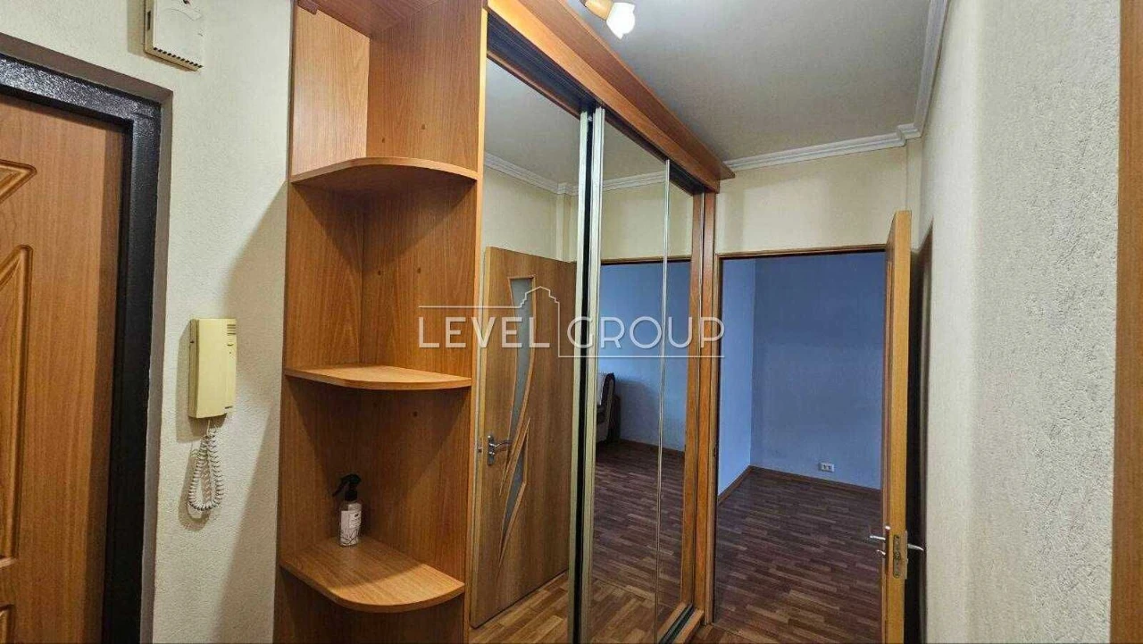 Продам 2 кімнатну квартиру 45м2 вул Санаторна 18 Дарницький