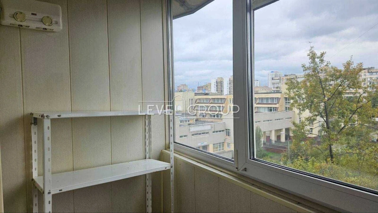 Продам 2 кімнатну квартиру 45м2 вул Санаторна 18 Дарницький