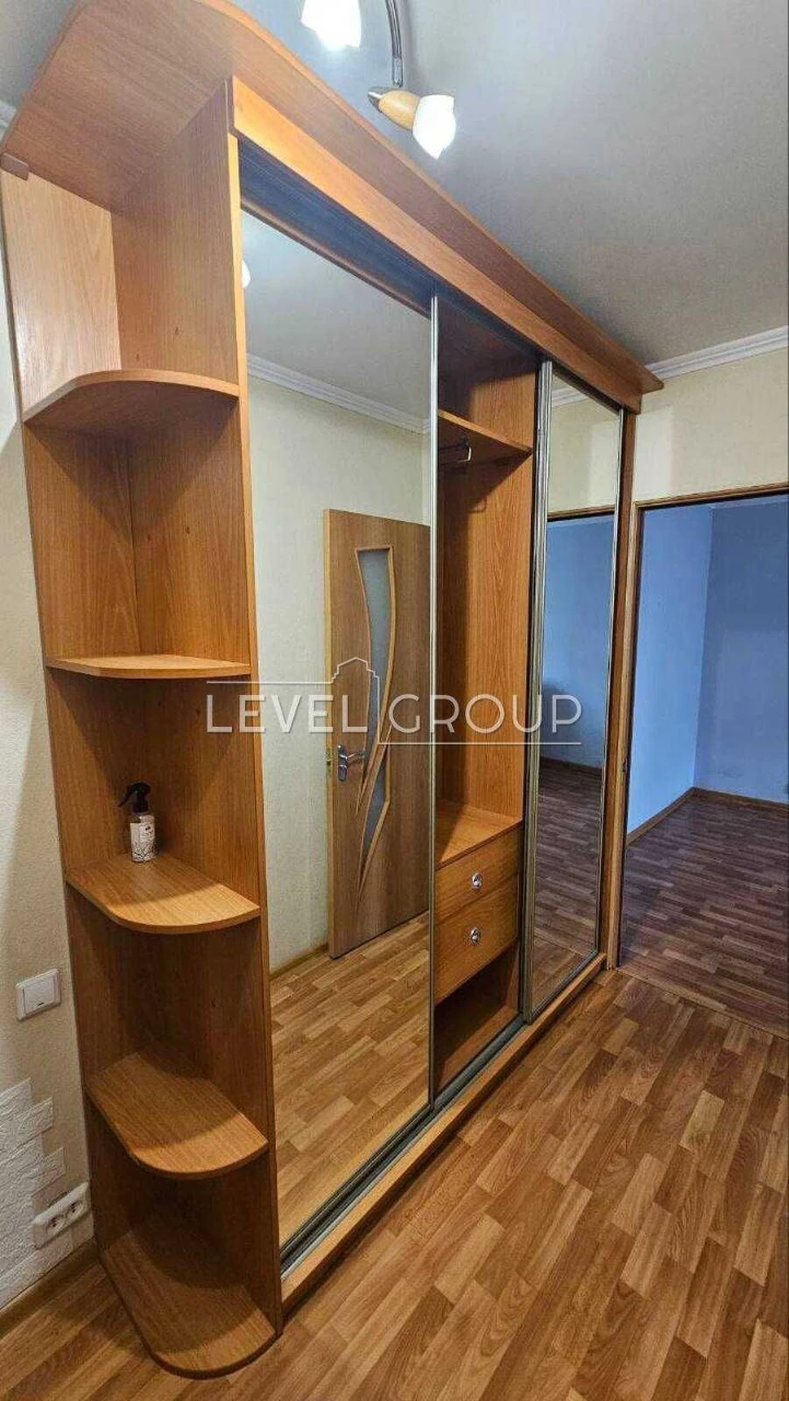 Продам 2 кімнатну квартиру 45м2 вул Санаторна 18 Дарницький