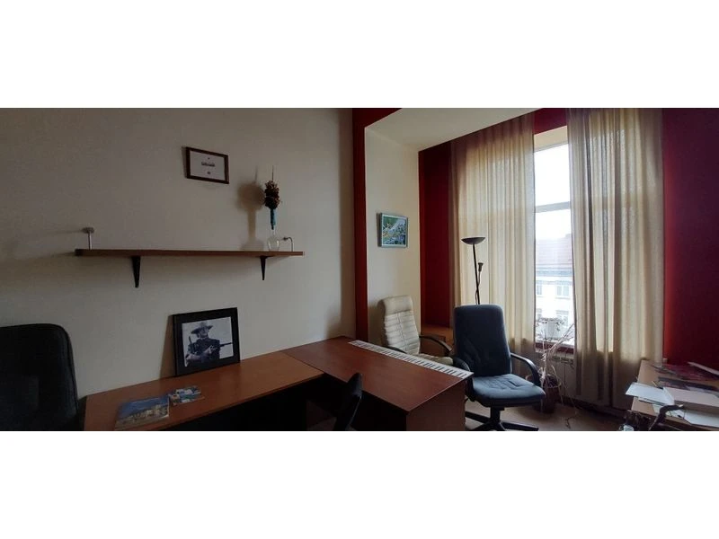 Квартира 193,2 м² у центрі Києва — стартову ціну знижено на
