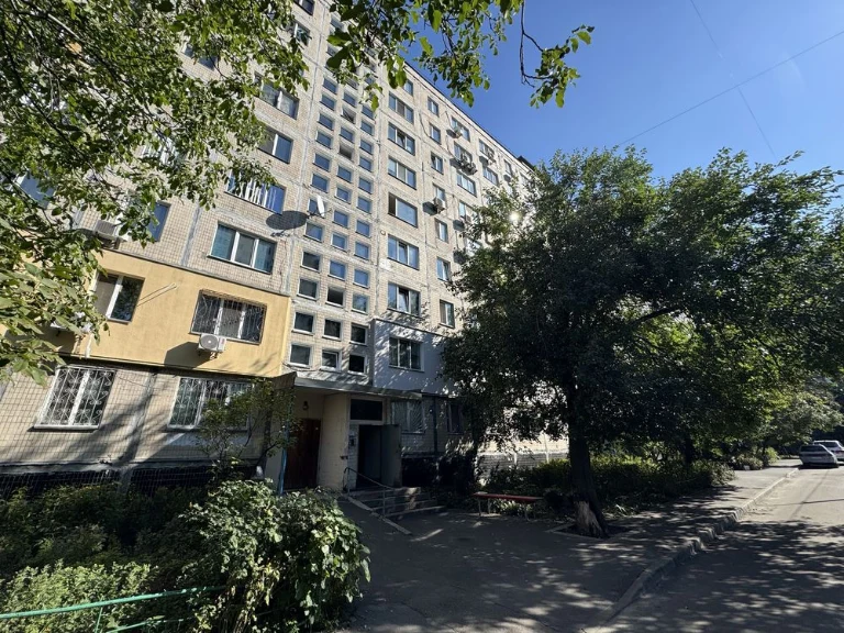 Продаж 2к квартири на Куренівці. Автозаводська 41. Без %.