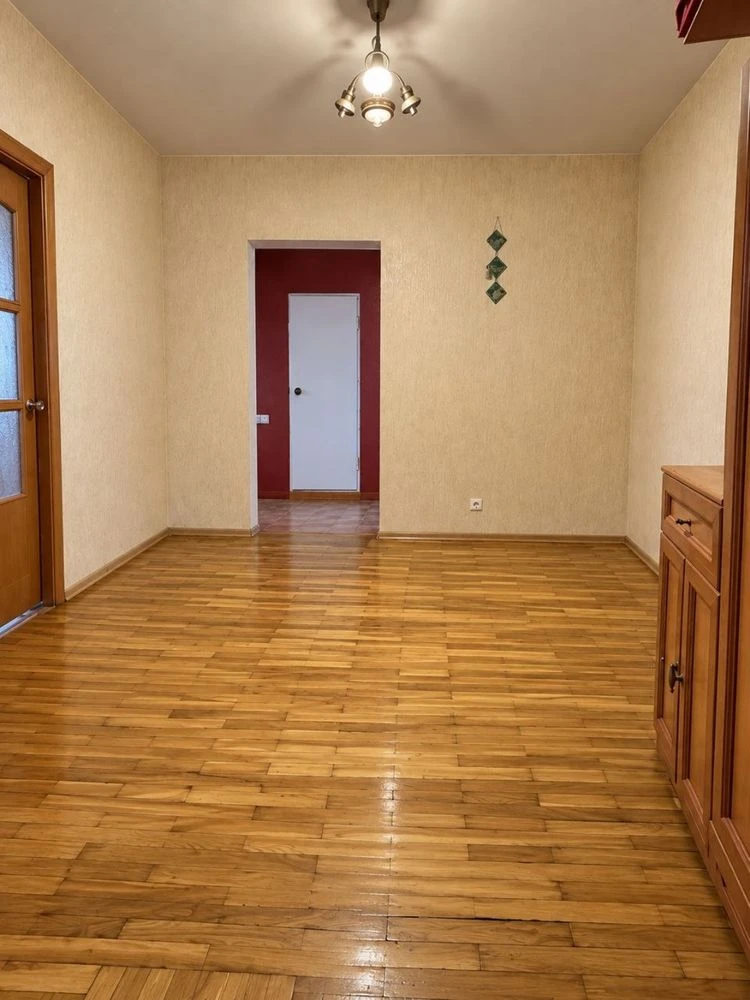 Продам 3к квартиру біля метро Позняки