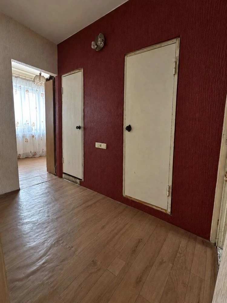 Продам 3к квартиру біля метро Позняки