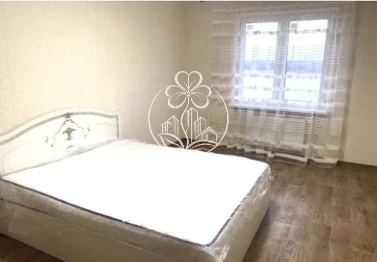 Продаж 1 кімнатної квартири 52 кв.м2  вул. Ревуцького 54,  м