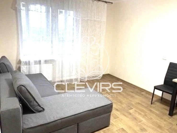 Продаж 1 кімнатної квартири 52 кв.м2  вул. Ревуцького 54,  м