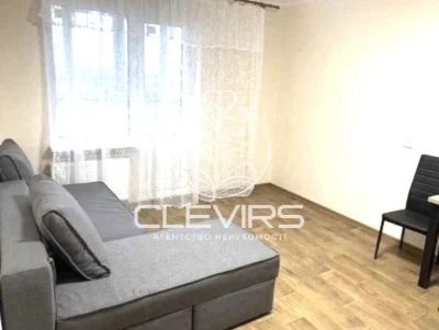 Продаж 1 кімнатної квартири 52 кв.м2  вул. Ревуцького 54,  м