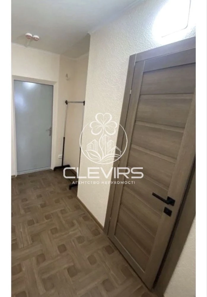 Продаж 1 кімнатної квартири 52 кв.м2  вул. Ревуцького 54,  м
