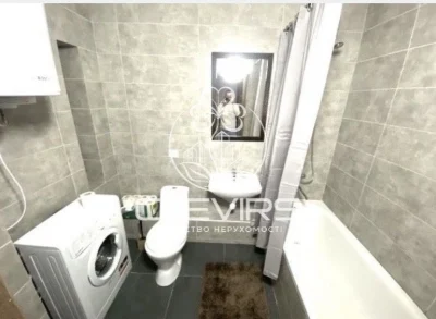 Продаж 1 кімнатної квартири 52 кв.м2  вул. Ревуцького 54,  м