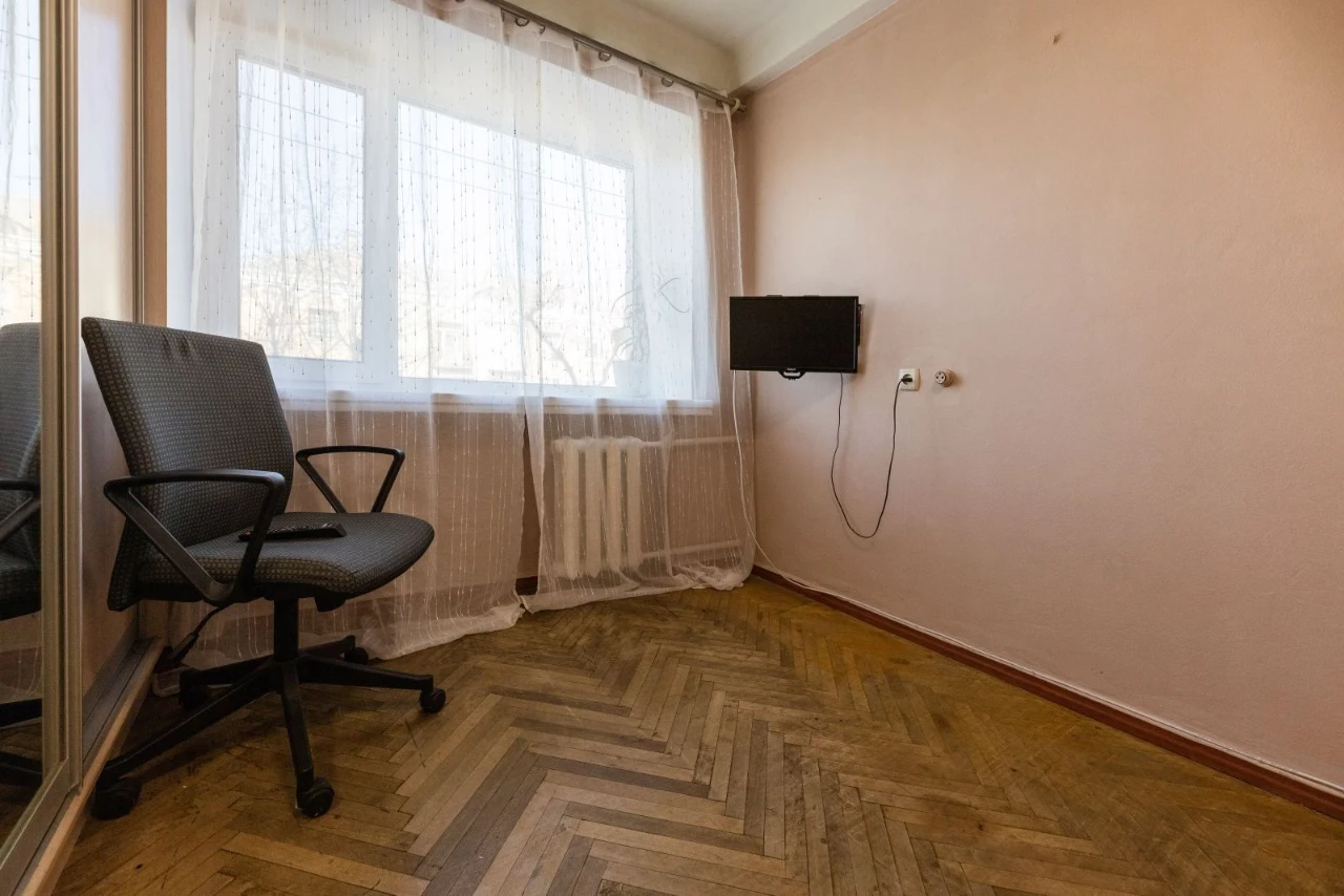 2 кімнатна квартира фото свіжі.на Севастопольской пл.Показ в