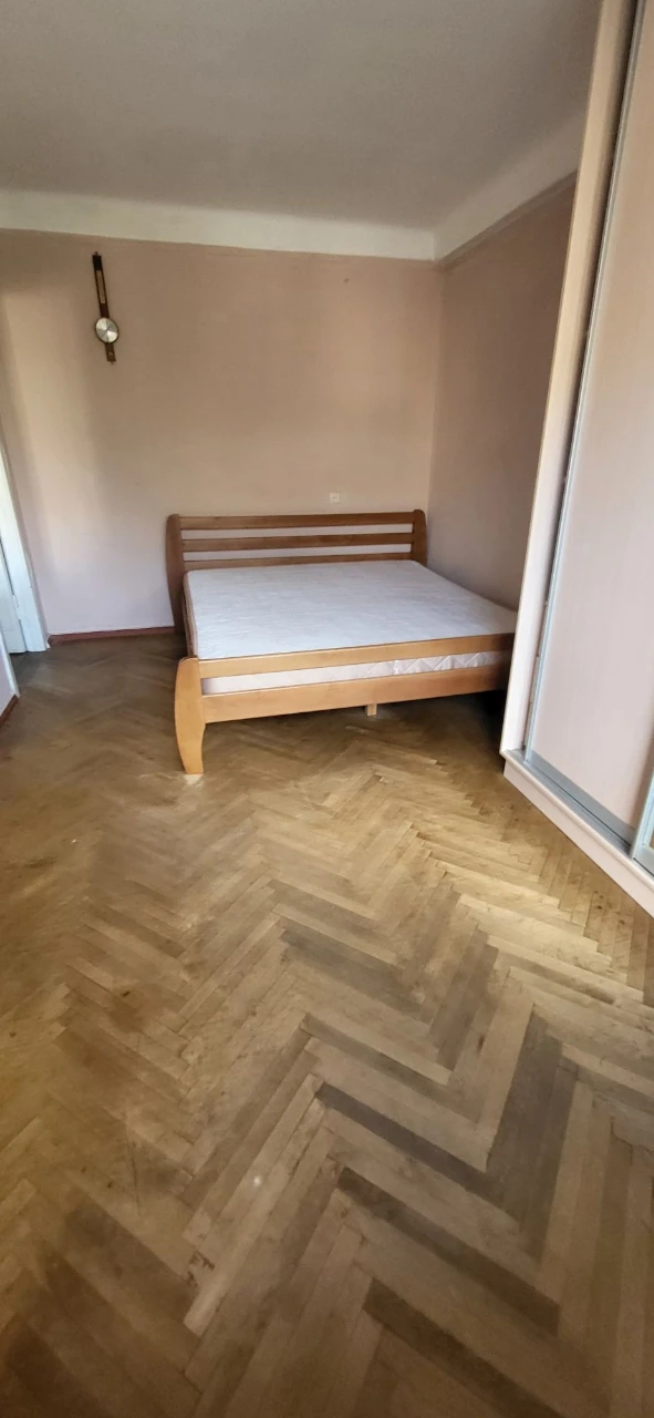 2 кімнатна квартира фото свіжі.на Севастопольской пл.Показ в