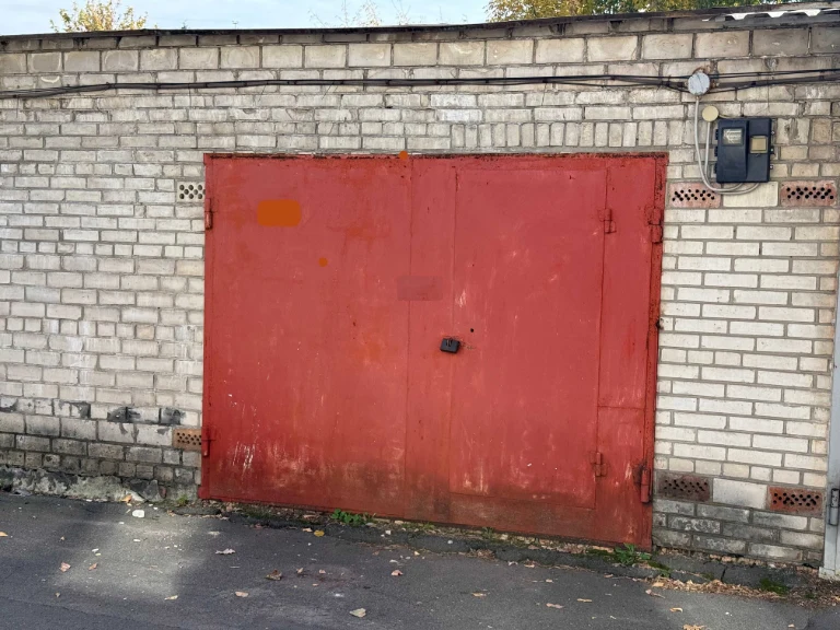 Цегляний гараж з підвалом