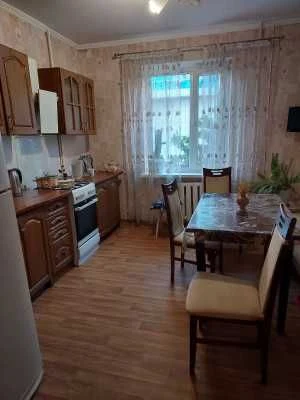 Трехкомнатная квартира на Королева, четвертый этаж