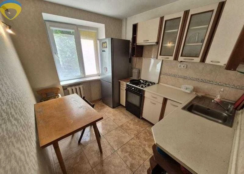 Spacious 2-room apartment in a brick building on Taïrov