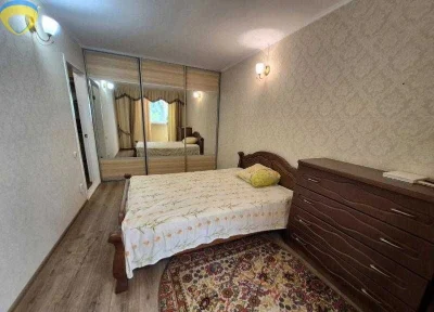 Spacious 2-room apartment in a brick building on Taïrov
