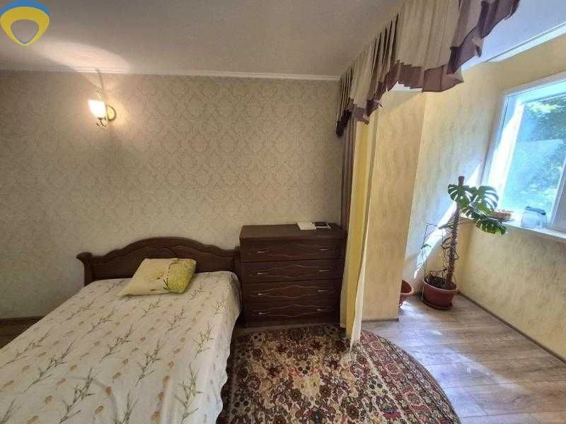 Spacious 2-room apartment in a brick building on Taïrov