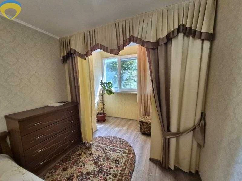 Spacious 2-room apartment in a brick building on Taïrov