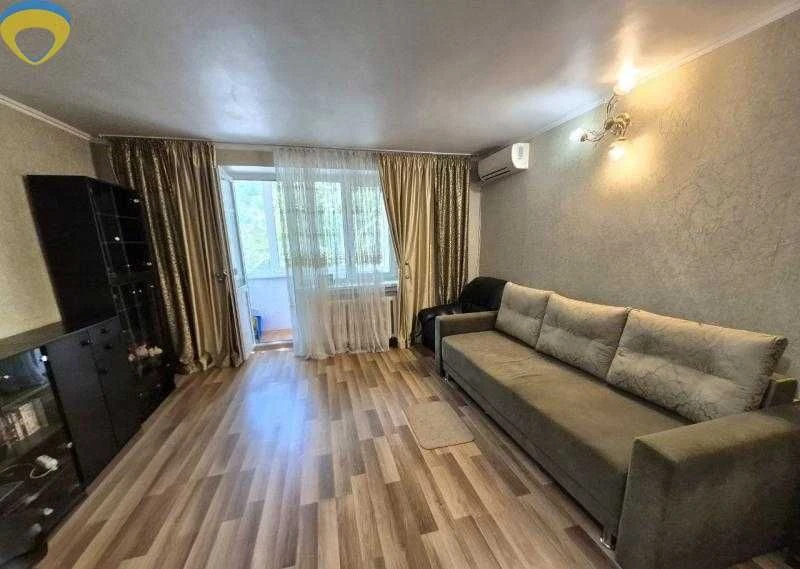 Spacious 2-room apartment in a brick building on Taïrov