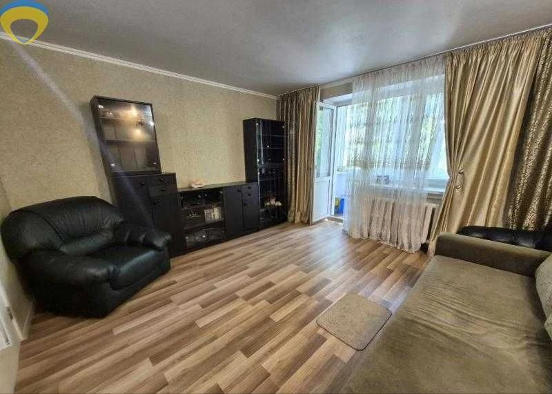 Spacious 2-room apartment in a brick building on Taïrov