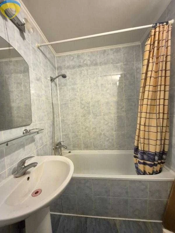 Spacious 2-room apartment in a brick building on Taïrov