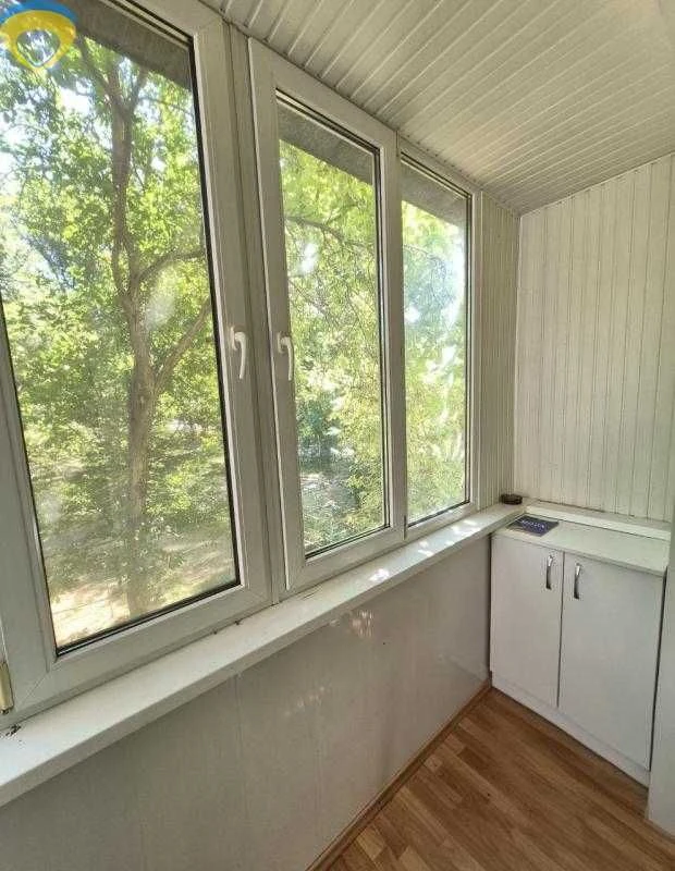 Spacious 2-room apartment in a brick building on Taïrov