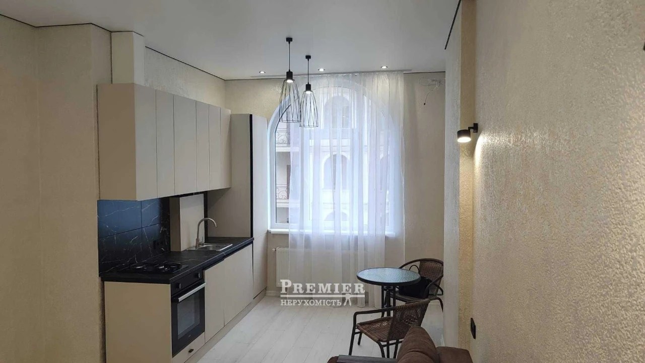 Продам 1 ком квартиру с евроремонтом. 500 м к Морю