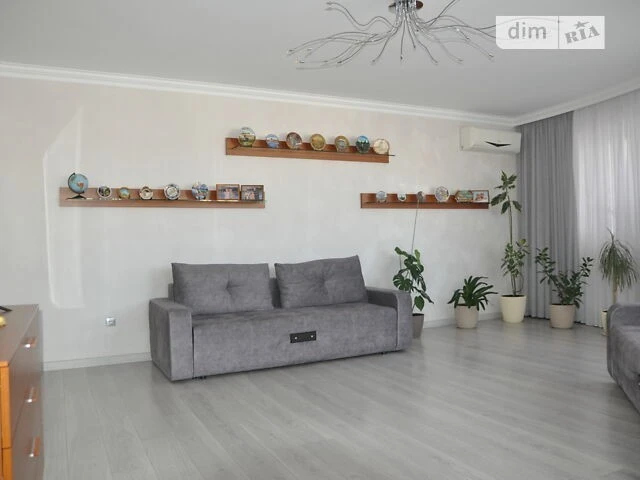 Sale of 3-room apartment 121.8 sq. m. on Akhmatova Anna St. 13G •